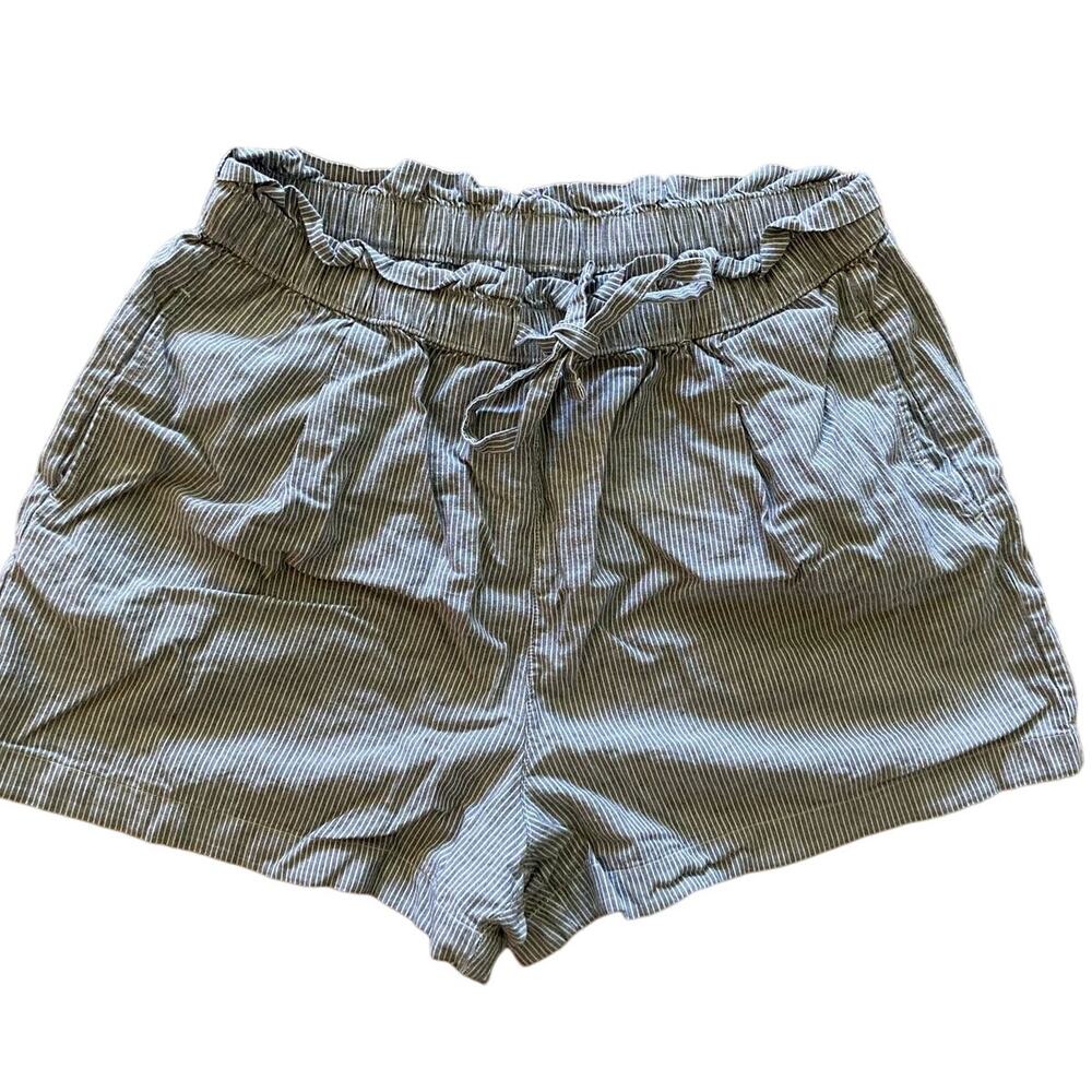 Women's Grey Stripped Uniqlo Paper Bag Shorts size M Casual Comfy